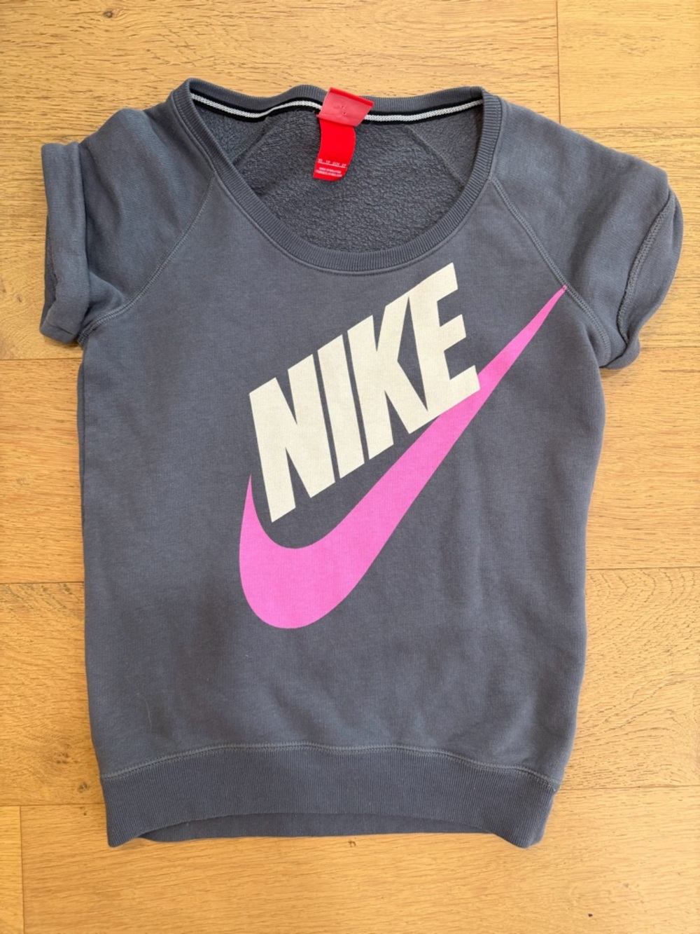Nike Gray Short-Sleeve Athletic Sweatshirt with Pink Swoosh women’s XS